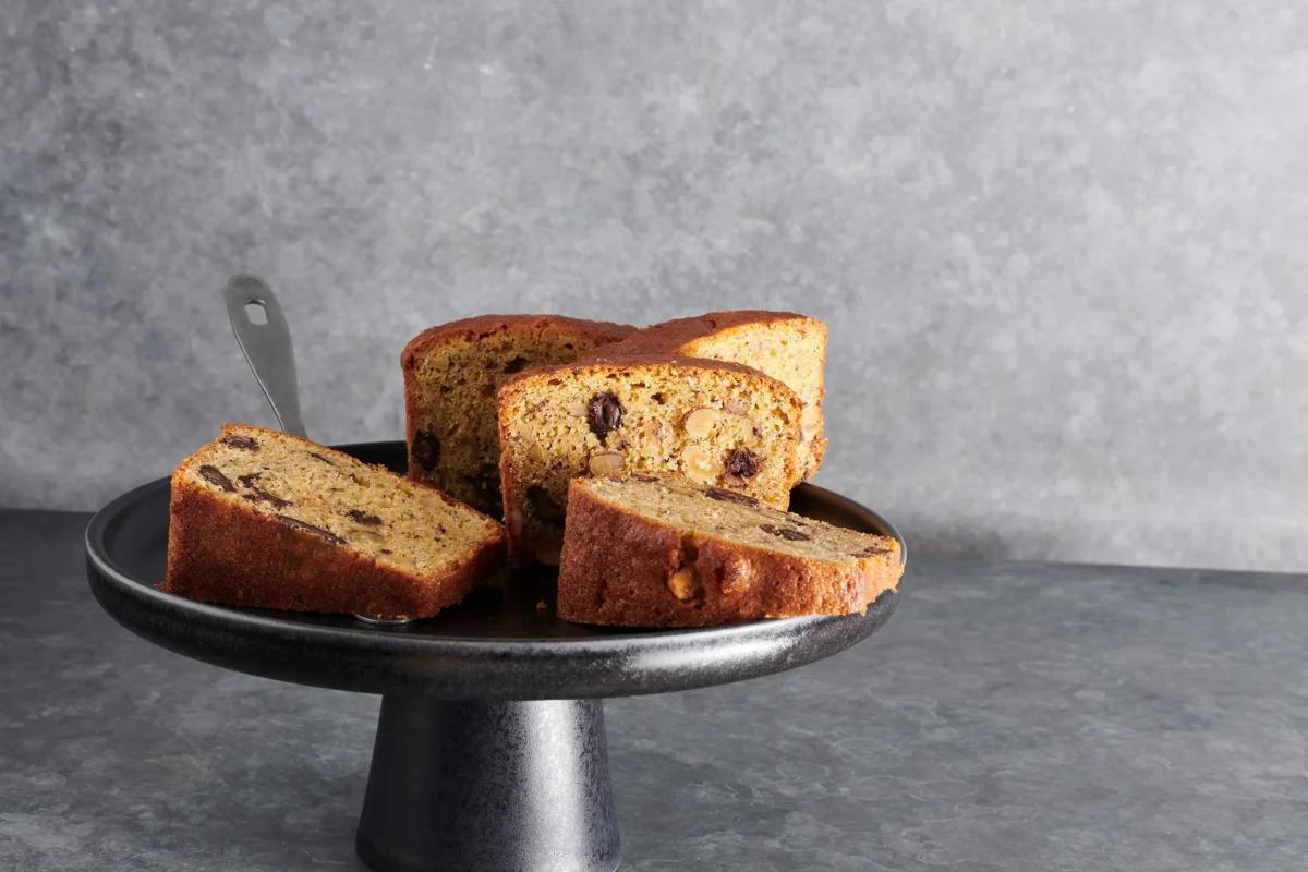 Cake tyrolien aus der Kategorie Gebäck süss. Das fertige Gericht schön angerichtet und fotografiert aus Vogelperspektive (Food Fotografie). Serviervorschlag, Original Tiptopf Rezept, aus dem bekanntesten Kochbuch der Schweiz