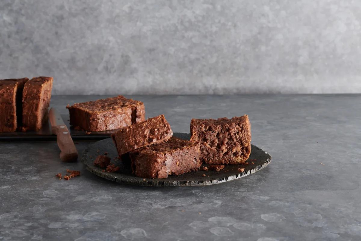 Cake aux marrons aus der Kategorie Gebäck süss. Das fertige Gericht schön angerichtet und fotografiert aus Vogelperspektive (Food Fotografie). Serviervorschlag, Original Tiptopf Rezept, aus dem bekanntesten Kochbuch der Schweiz