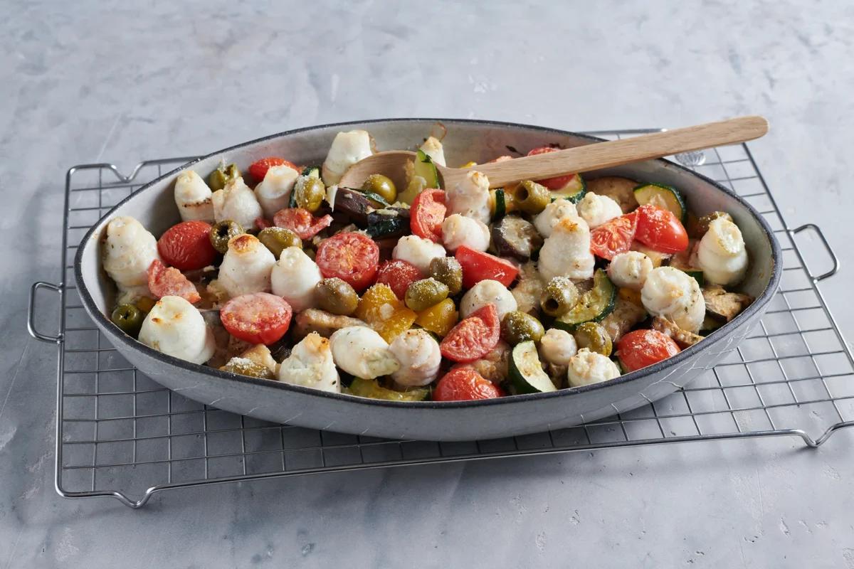 Gratin de poisson aus der Kategorie Fleisch &amp; Fisch. Das fertige Gericht schön angerichtet und fotografiert aus Vogelperspektive (Food Fotografie). Serviervorschlag, Original Tiptopf Rezept, aus dem bekanntesten Kochbuch der Schweiz