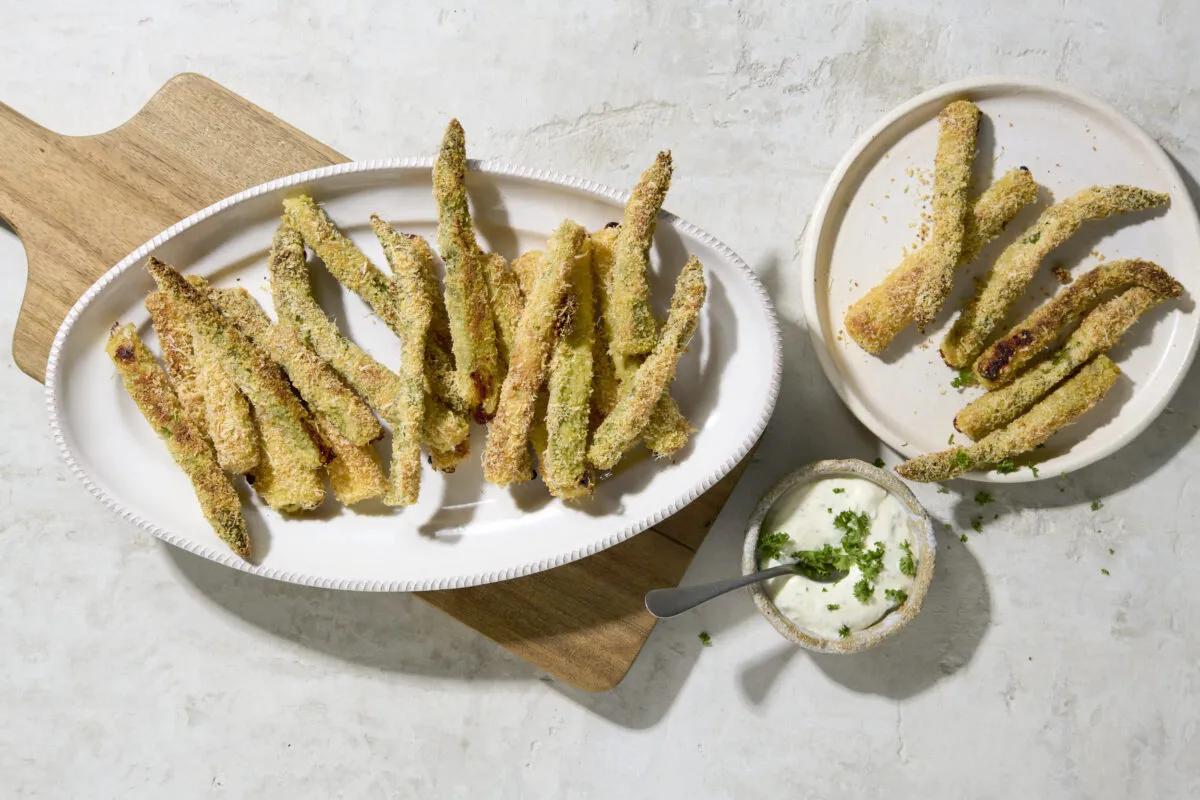 Frites d’asperges aus der Kategorie Snacks &amp; Fingerfood. Das fertige Gericht schön angerichtet und fotografiert aus Vogelperspektive (Food Fotografie). Serviervorschlag, Original Tiptopf Rezept, aus dem bekanntesten Kochbuch der Schweiz