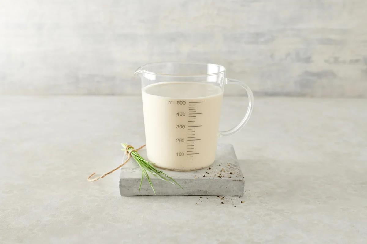 Sauce salade à la française aus der Kategorie Salate. Das fertige Gericht schön angerichtet und fotografiert aus Vogelperspektive (Food Fotografie). Serviervorschlag, Original Tiptopf Rezept, aus dem bekanntesten Kochbuch der Schweiz